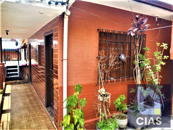 Casa, 4 quartos, 230 m² - Foto 1